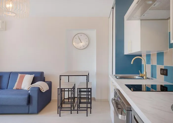 Avec Terrasse Et Piscine 아파트 *