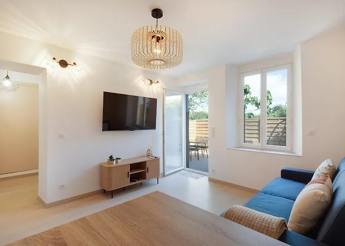 Avec Terrasse Et Piscine