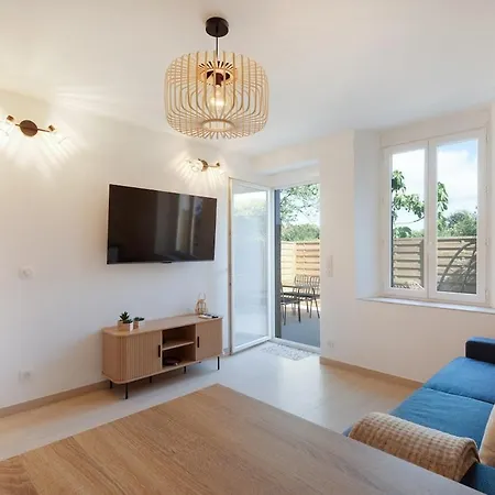 Avec Terrasse Et Piscine